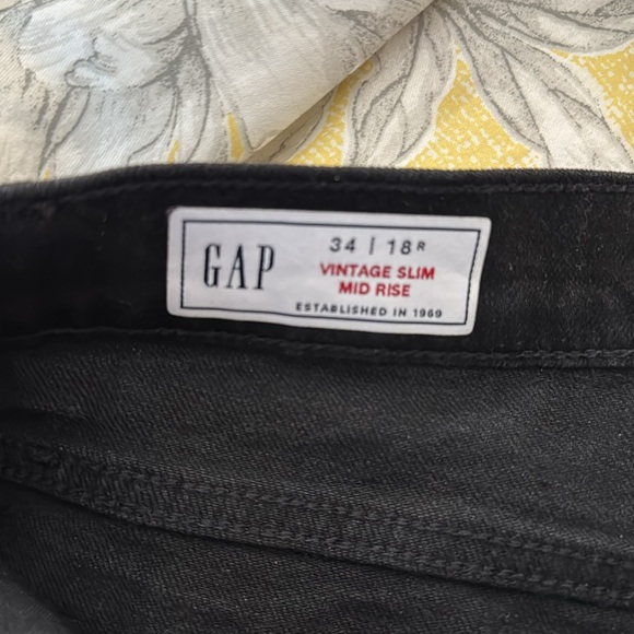 NWT Gap Mid Rise Vintage Slim Jeans with Washwell (Black) - Picture 8 of 8